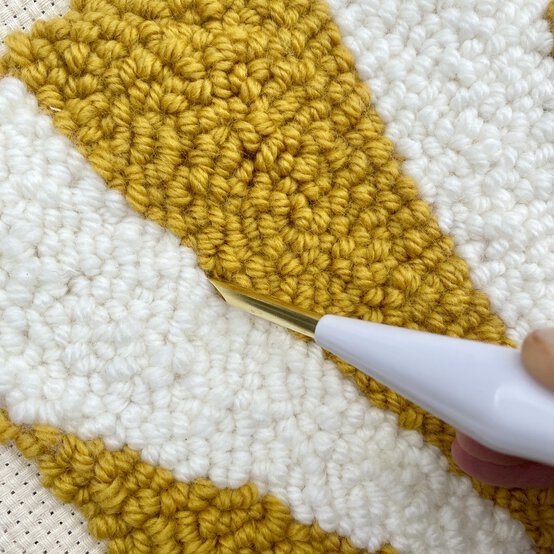 how-to-make-punch-needle-filling_section-tidying_stitches_step_13.jpg?sw=554&q=85