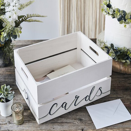 idea_personalised-wedding-decorations_crate.jpg?sw=554&q=85