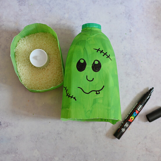 milk-bottle-lanterns-step-5_3.jpg?sw=554&q=85