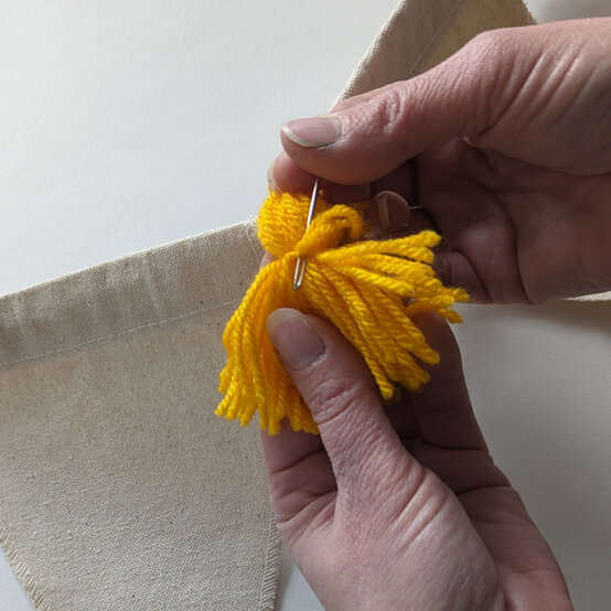 idea_how-to-make-celebration-bunting_step3b.jpg?sw=554&q=85