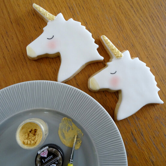 unicorn-biscuits_step6.jpg?sw=554&q=85