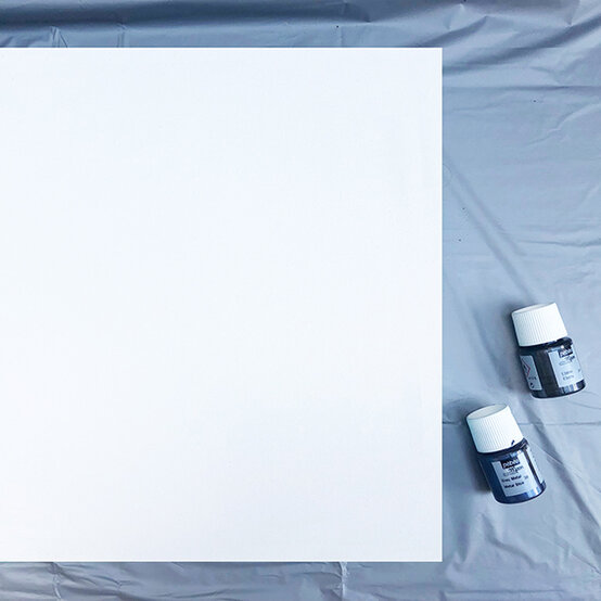 pebeo-galaxy-canvas-fluid-painting-1.jpg?sw=554&q=85