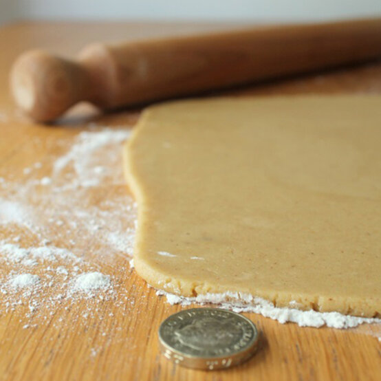 biscuit-luggage-tag_step-1.jpg?sw=554&q=85