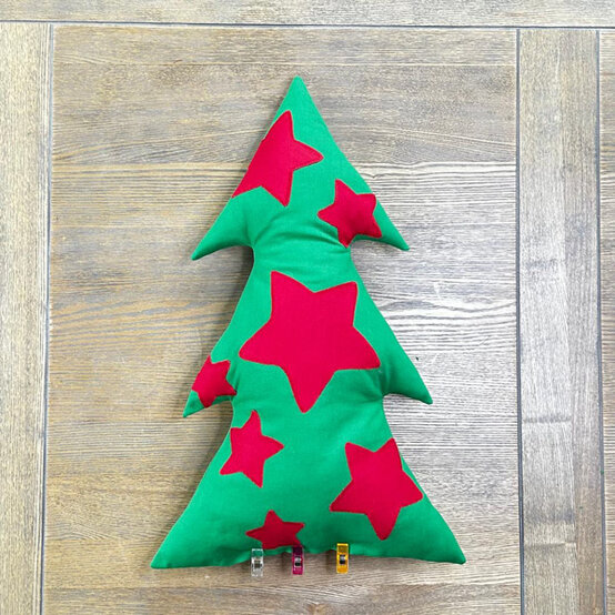 idea%5Fhow%2Dto%2Dsew%2Dchristmas%2Dtree%2Dcushions%5Fstep%2D04.jpg?sw=554&q=85