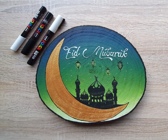 how-to-paint-your-own-eid-decorative-wooden-slice-option-1.jpg?sw=554&q=85