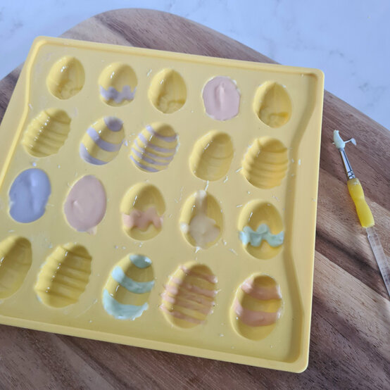 idea%5Feaster%2Dfloral%2Dwreath%2Dcake%5Fstep%2D27.jpg?sw=554&q=85