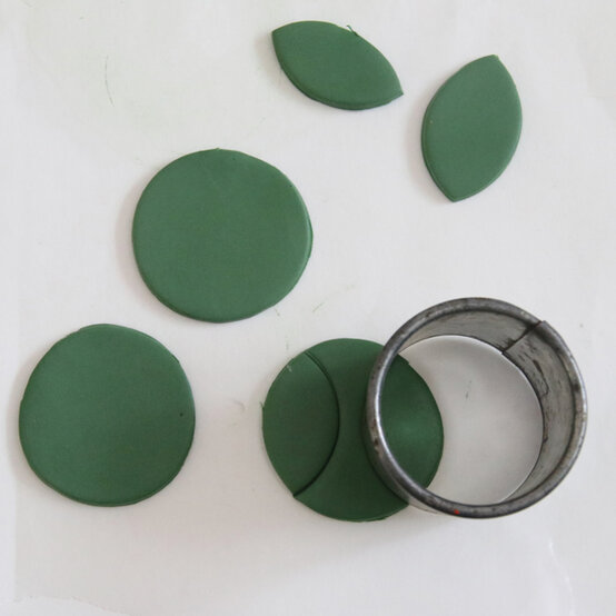 idea_how-to-make-a-fimo-clay-photo-frame_step7b.jpg?sw=554&q=85