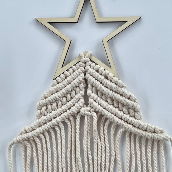 idea%5Fmacrame%2Dchristmas%2Dtrees%5Fstep10.jpg?sw=554&q=85