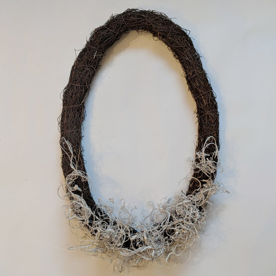 easter_floral_succulent_wreath_3.jpg?sw=554&q=85