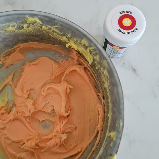 idea_adult-showstopper-cake_step6a.jpg?sw=554&q=85