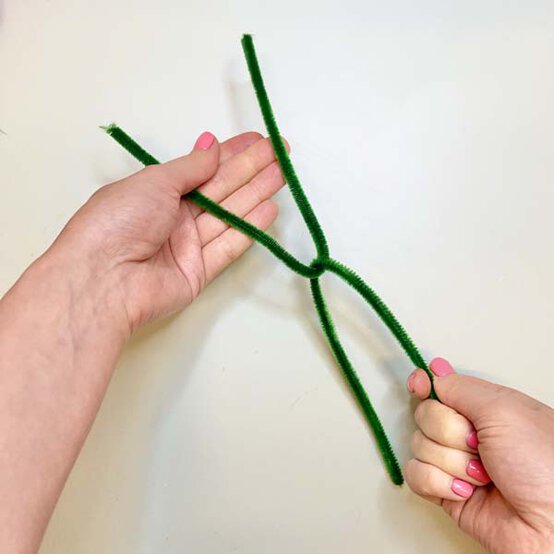 ideas%5Fhow%2Dto%2Dmake%2Dpipe%2Dcleaner%2Dand%2Dfelt%2Dflowers%5Ftulip%5F6.jpg?sw=554&q=85