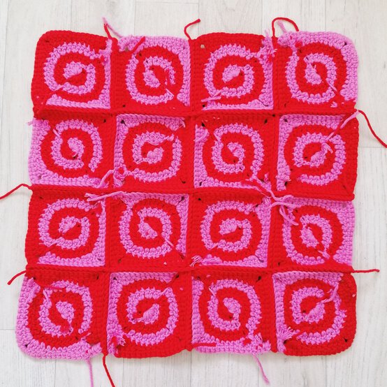 7-crochet-cushion-front-joined-wrong-side-.jpg?sw=554&q=85