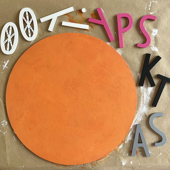 Idea_glowforge-how-to-make-a-halloween-sign_step6.JPG?sw=554&q=85