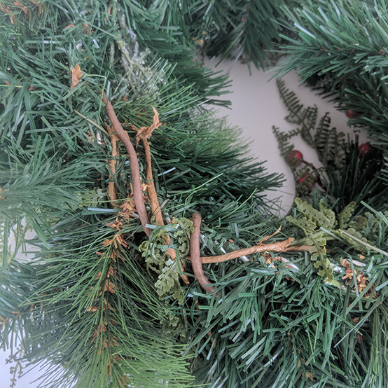 traditional-red-artificial-wreath-16.jpg?sw=554&q=85