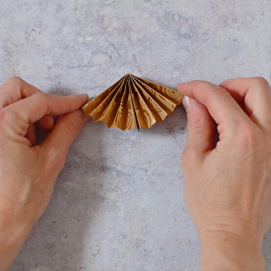 diwali-diya-lamp-card-6a.jpg?sw=554&q=85