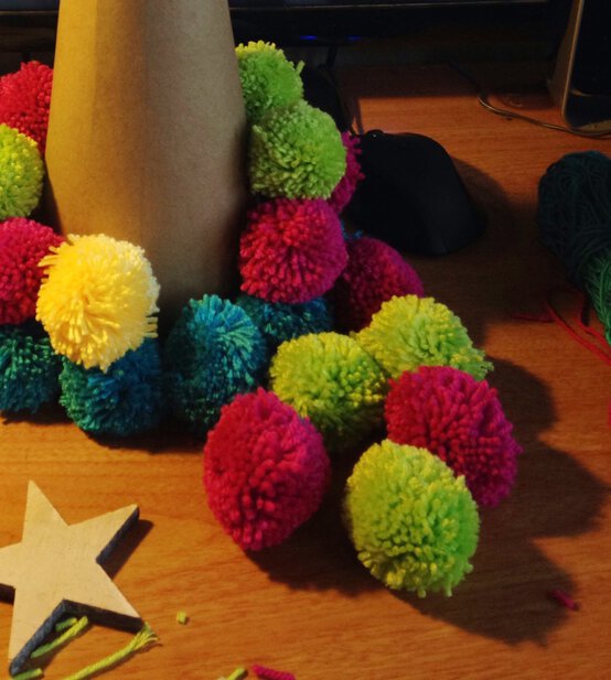 pom-pom-tree8.jpg?sw=554&q=85