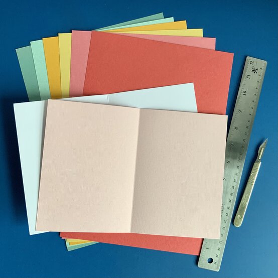 mothersdaypop-upflowercard1.jpg?sw=554&q=85