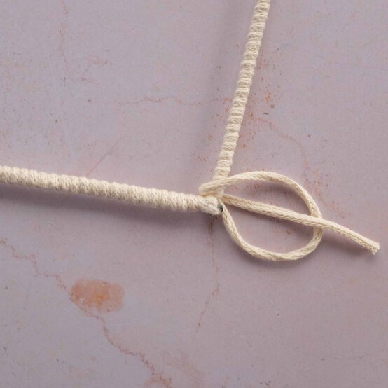 Idea_how-to-make-a-woven-heart-wreath_step4a.jpg?sw=554&q=85