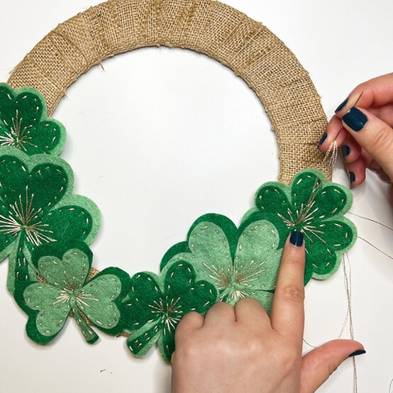 Cricut-How-to-Make-a-Shamrock-Wreath_step14c.jpg?sw=554&q=85