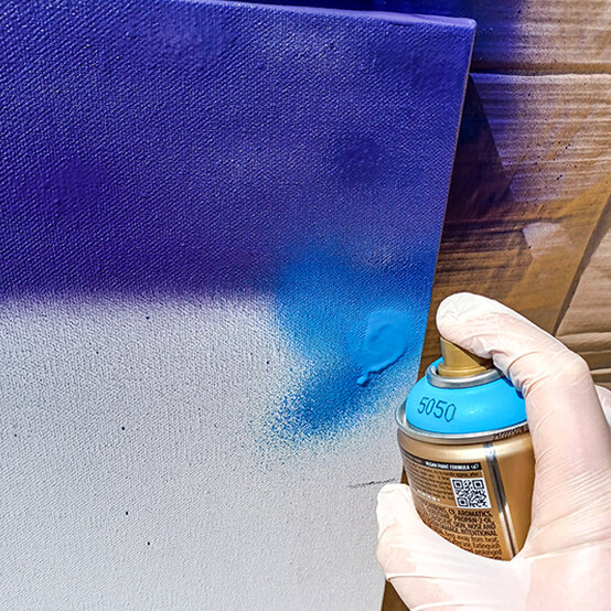 idea_gravity-drip-canvas-with-spray-paint_step3a.jpg?sw=554&q=85