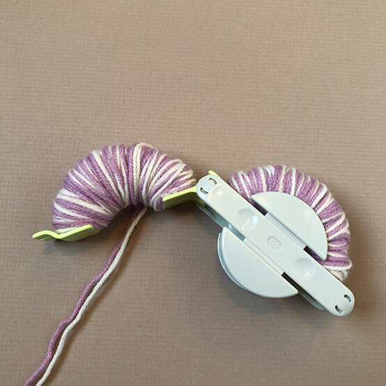 pom-pom-egg_step6.jpg?sw=554&q=85