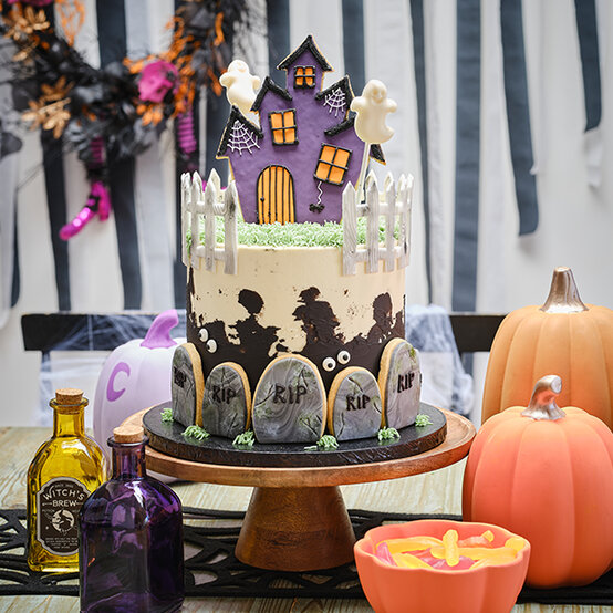 haunted-house-cake-15.jpg?sw=554&q=85