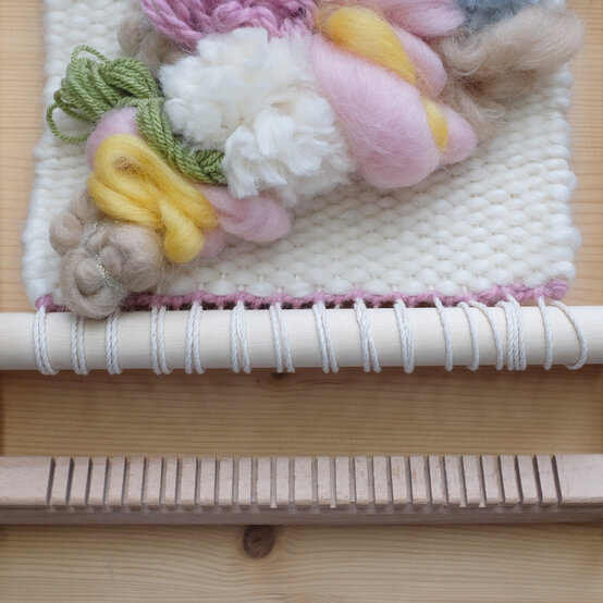 how_to_make_-a_floral_weave_48.jpg?sw=554&q=85