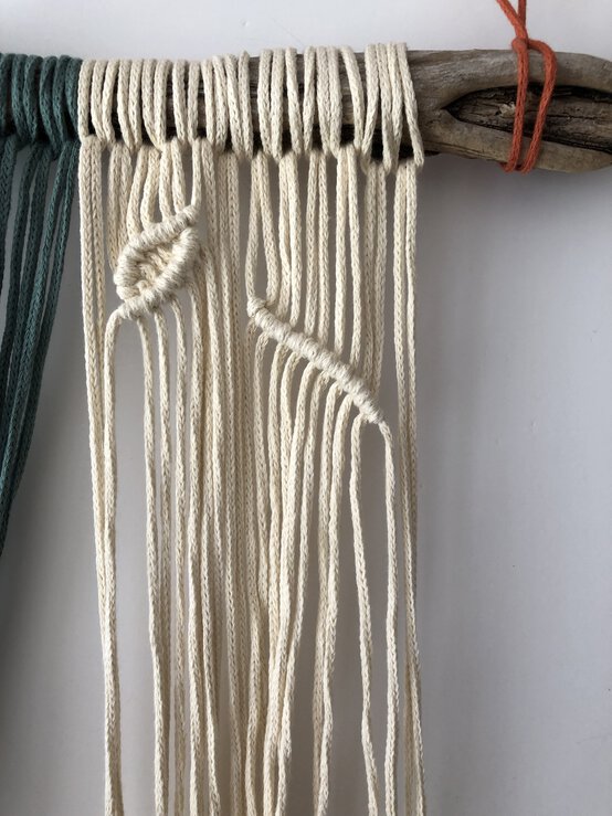 how_to_make_an_autumn_leaves_macrame_wallhanging_image_6.jpg?sw=554&q=85