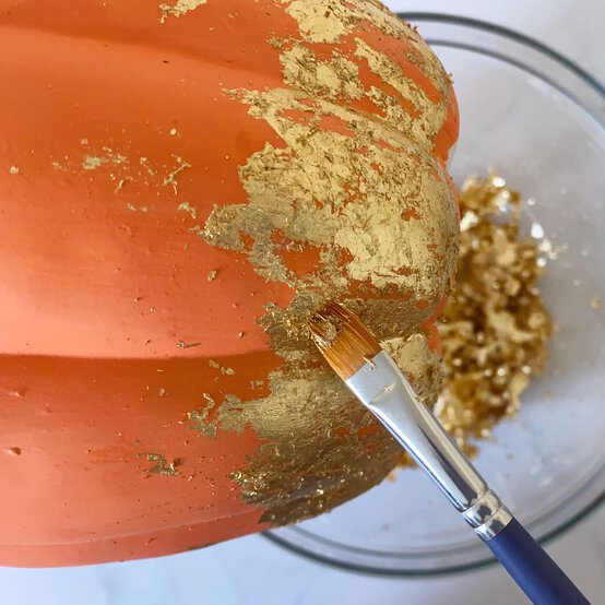 sophisticated-halloween-2020_step-7_1.jpg?sw=554&q=85