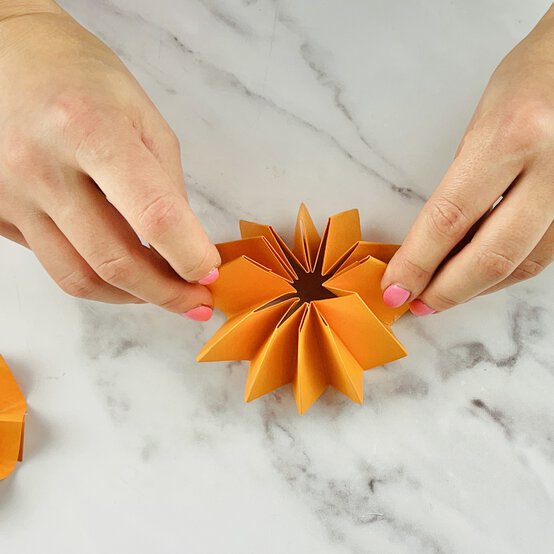 Paper-Pumpkins-5.jpg?sw=554&q=85