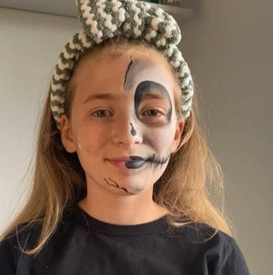 halloweenskeleton_step7.jpg?sw=554&q=85