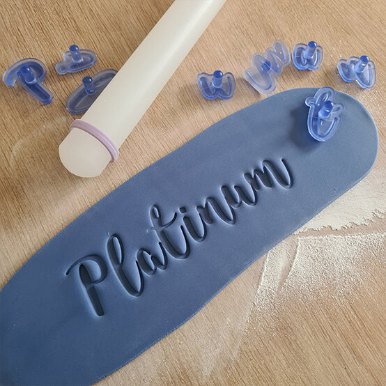 How-to-Make-a-Platinum-Jubilee-Showstopper-Cake_Step10b.jpg?sw=554&q=85