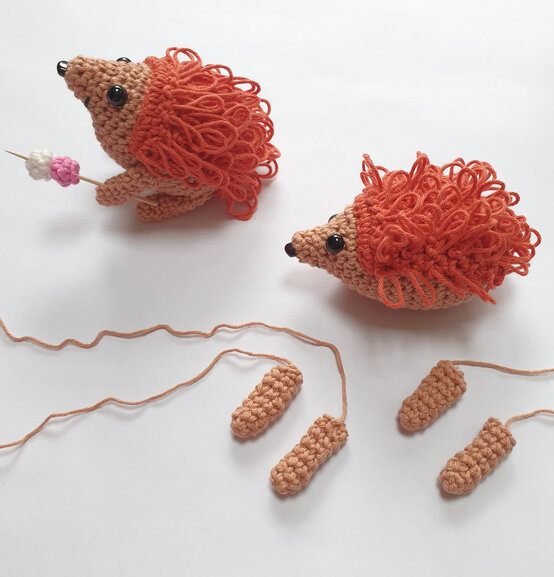 how-to-crochet-an-autumn-wreath-hedgehog-6.jpg?sw=554&q=85