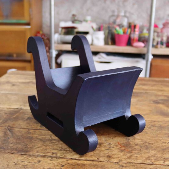 handpainted-christmas-sleigh_step1_3.jpg?sw=554&q=85