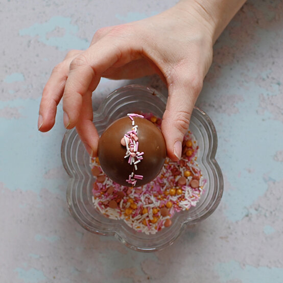 how_to_make_hot_chocolate_bombs9.jpg?sw=554&q=85