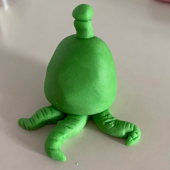 idea_how-to-decorate-a-rocket-cake_step21d.jpg?sw=554&q=85