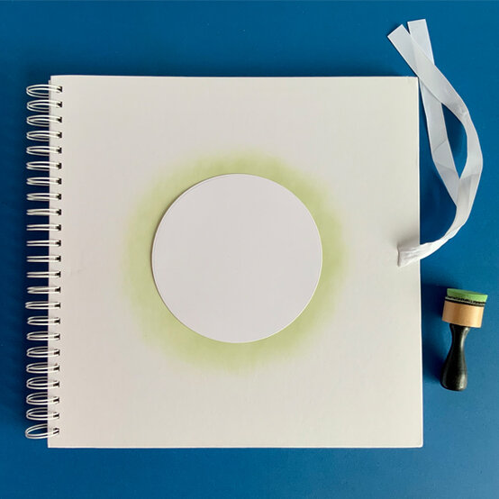 idea_new-baby-scrapbook_step1.jpg?sw=554&q=85