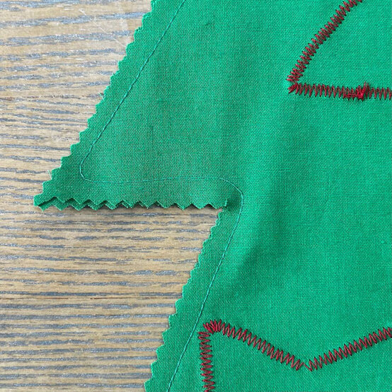 idea%5Fhow%2Dto%2Dsew%2Dchristmas%2Dtree%2Dcushions%5Fstep%2D07.jpg?sw=554&q=85