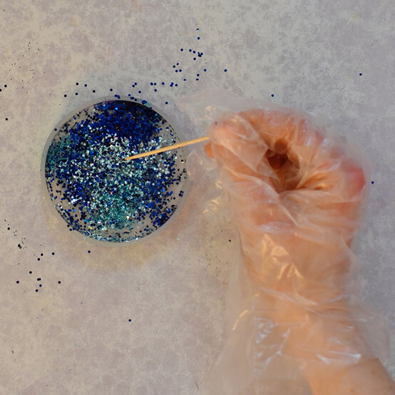 how_to_make_glitter_resin_coasters_11.jpg?sw=554&q=85