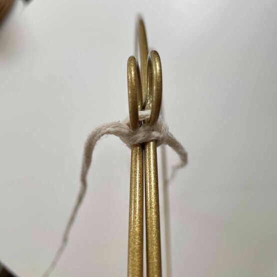 Idea_how-to-make-a-christmas-macrame-wreath_step1.jpg?sw=554&q=85