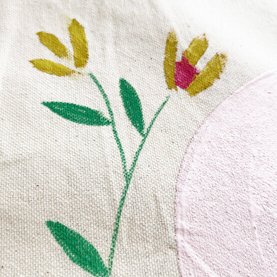 how-to-paint-on-a-canvas-tote-bag-step-3.jpg?sw=554&q=85