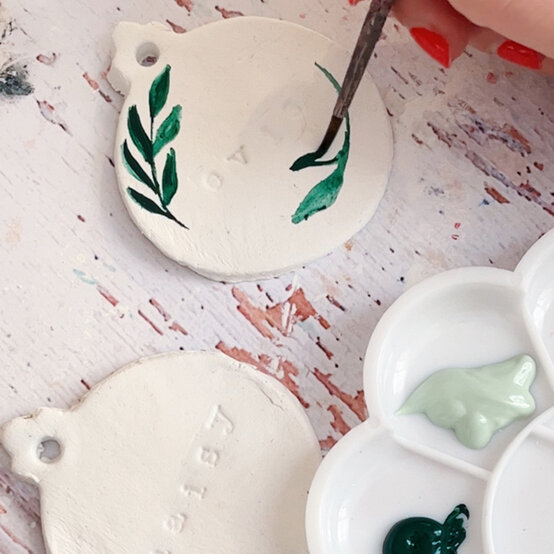 idea_clay-tree-decorations-bauble_step5.jpg?sw=554&q=85