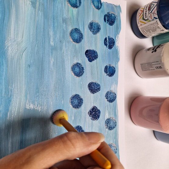 idea_paper-winter-bobble-hat_step2a.jpg?sw=554&q=85