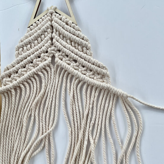 idea%5Fmacrame%2Dchristmas%2Dtrees%5Fstep13.jpg?sw=554&q=85