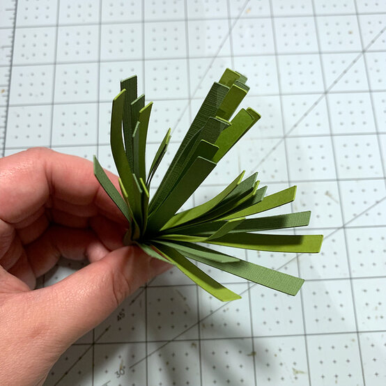 cricut_carrot-treat-box_step8_4.jpg?sw=554&q=85