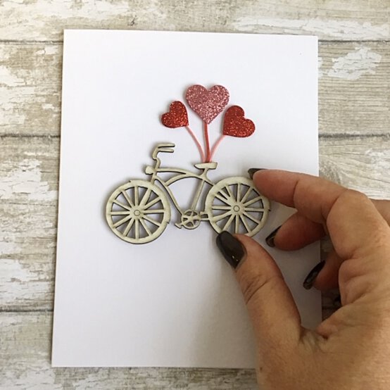 Valentines_bike_card_topper_step_1.jpeg?sw=554&q=85