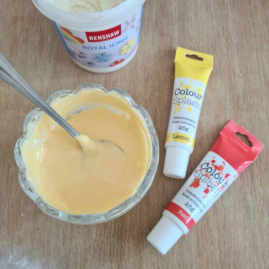 bee-doughnut-step-2.jpg?sw=554&q=85