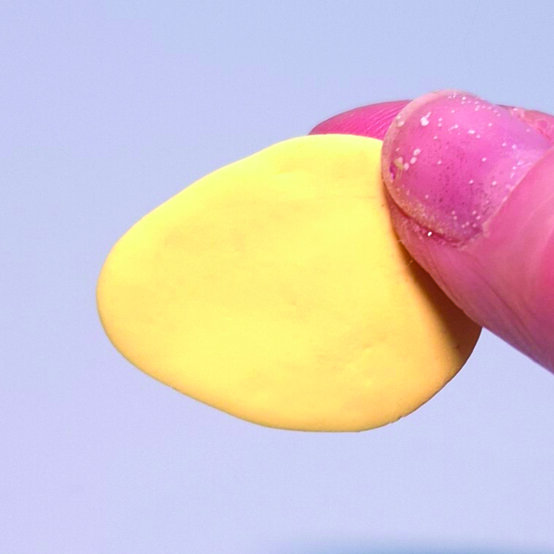 clay%2Ddaffodil%2Dlarge%5Fstep%2D1c.jpg?sw=554&q=85