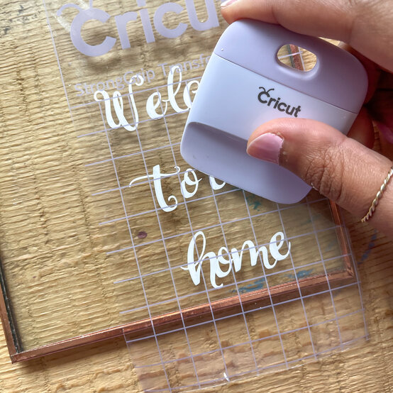 cricut_how_to_make_a_scrapbook_welcome_frame_6.-cricut-glass-frame.jpg?sw=554&q=85