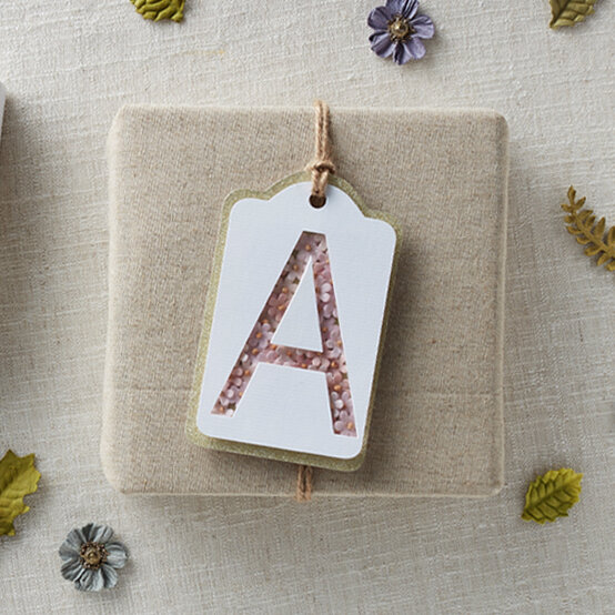 paper-flower-gift-tag.jpg?sw=554&q=85